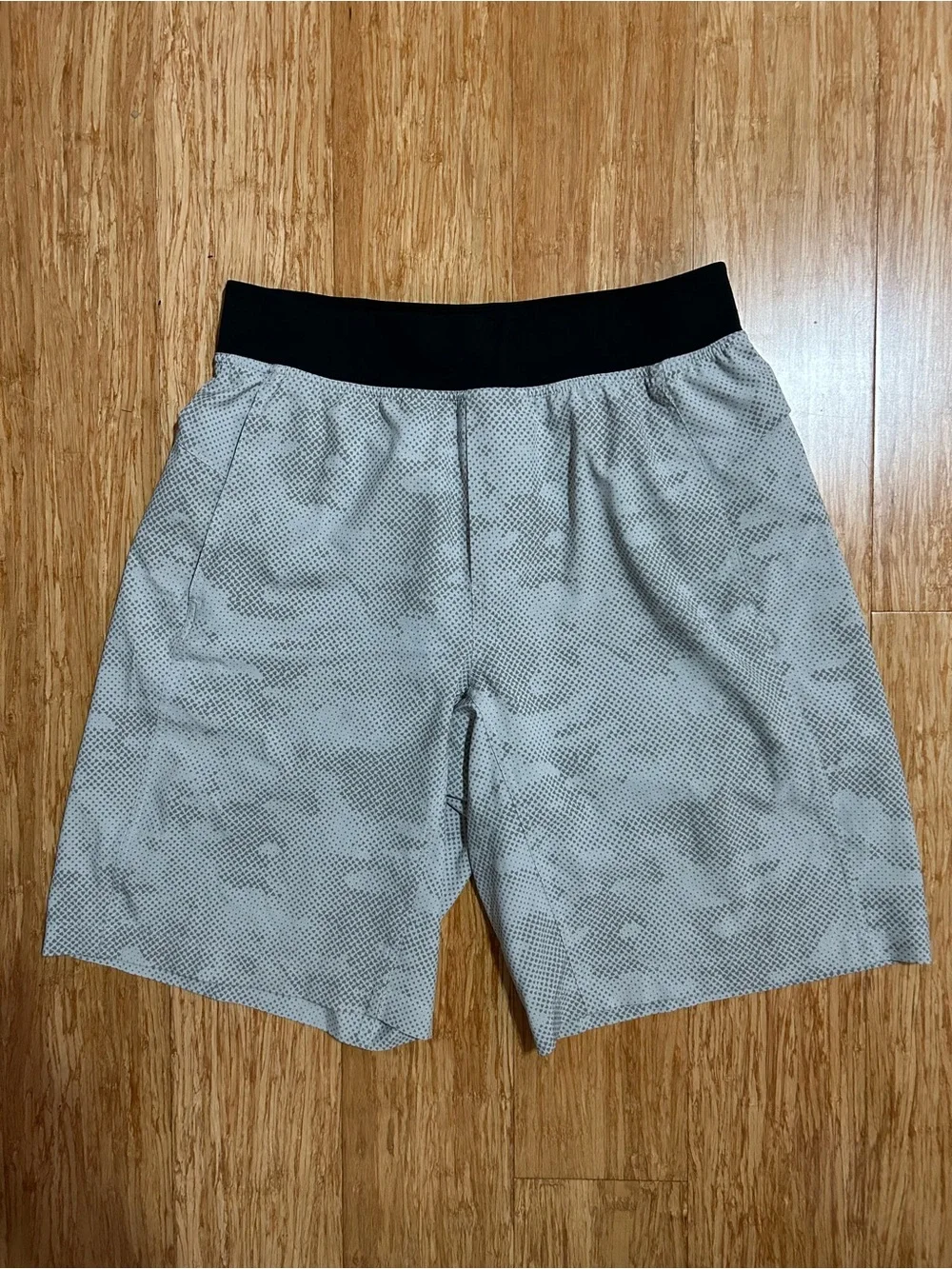 Lululemon T.H.E. Shorts 9” Inseam Geometric Print (Men’s Large)